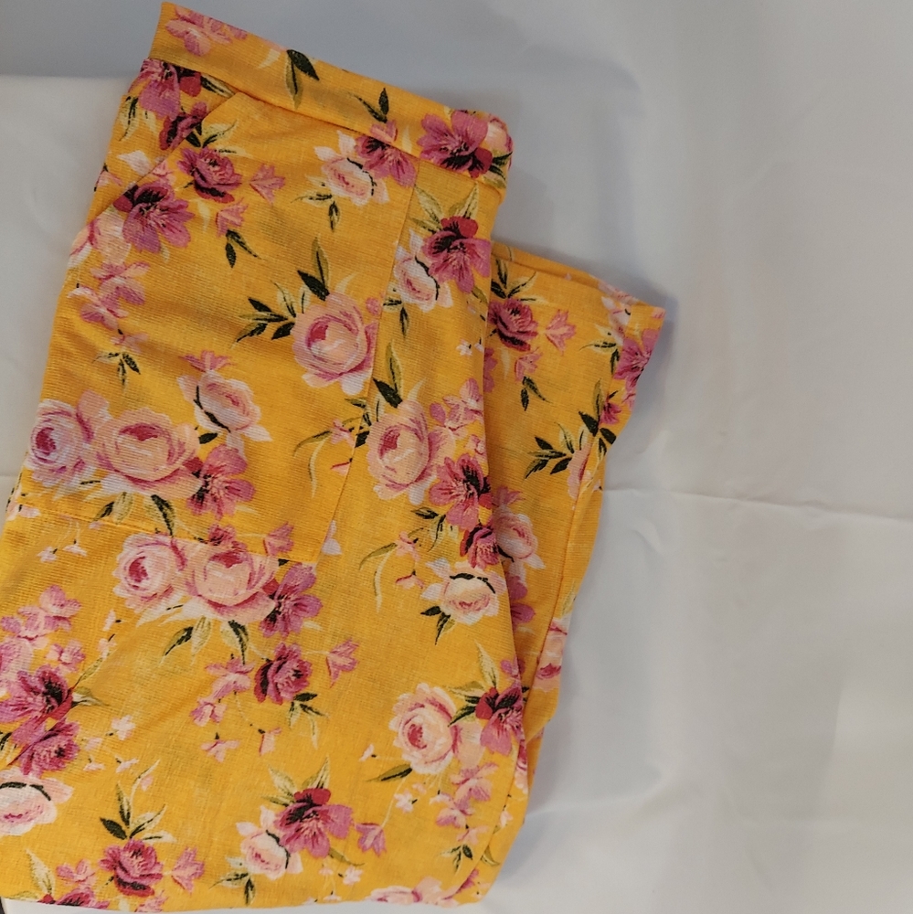 Floral lightweight Capri pants